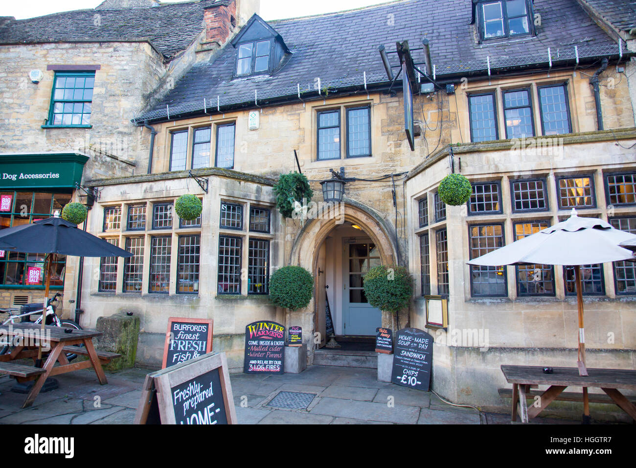 Traditional english pub built of local stone in the cotswolds village of Burford, Oxfordshire,England Stock Photo