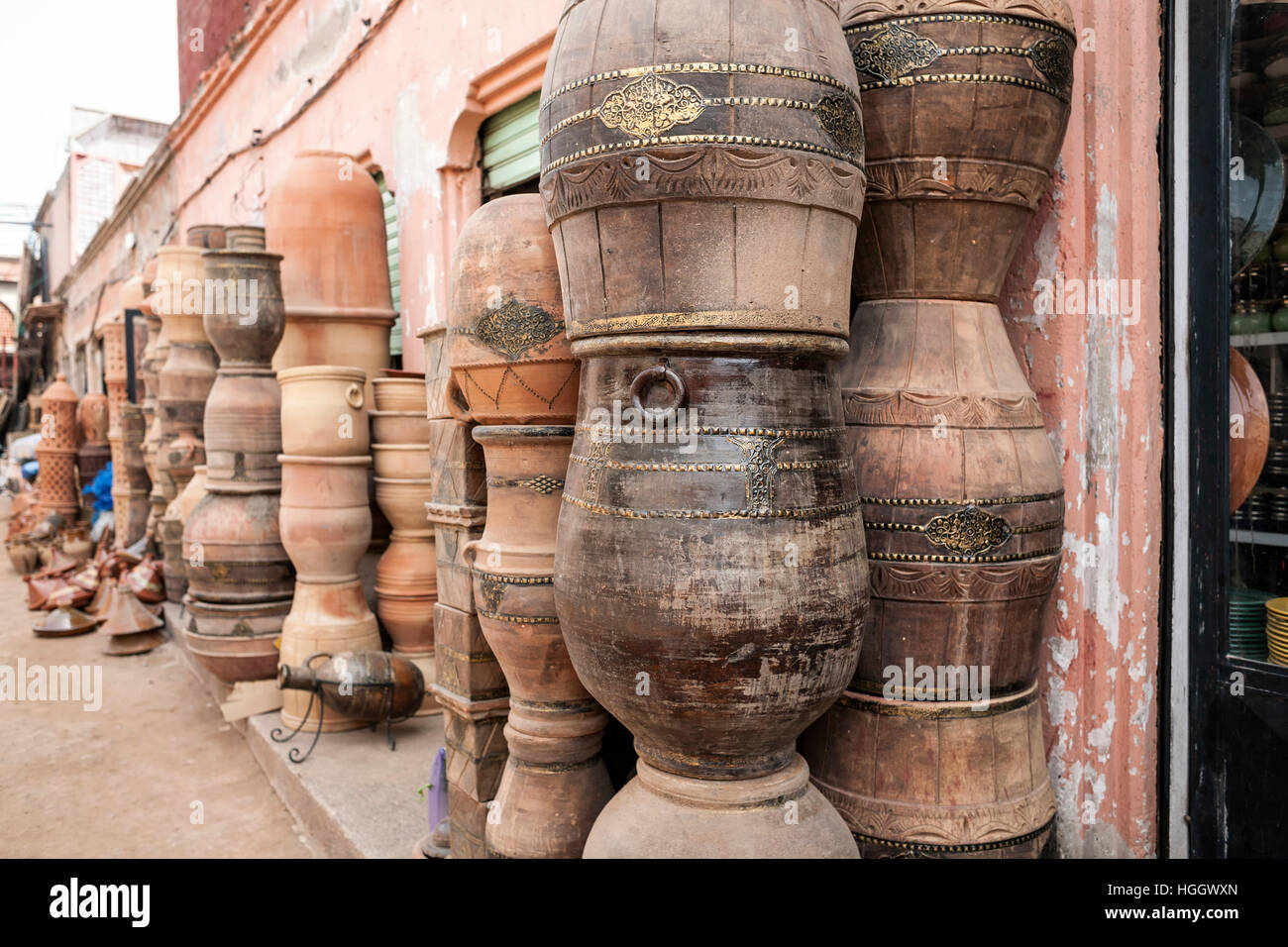 Ceramic pots hires stock photography and images Alamy