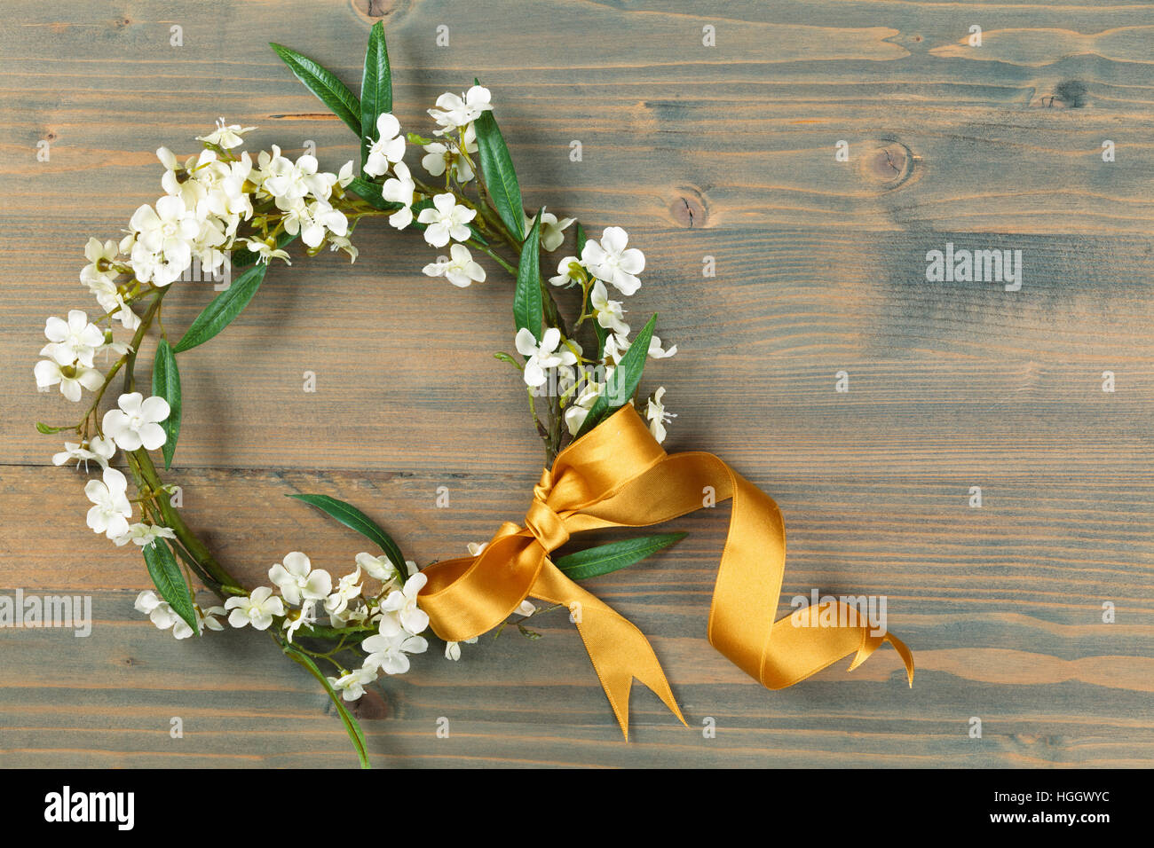 Wreath of colorful Easter eggs and spring flowers Stock Photo - Alamy