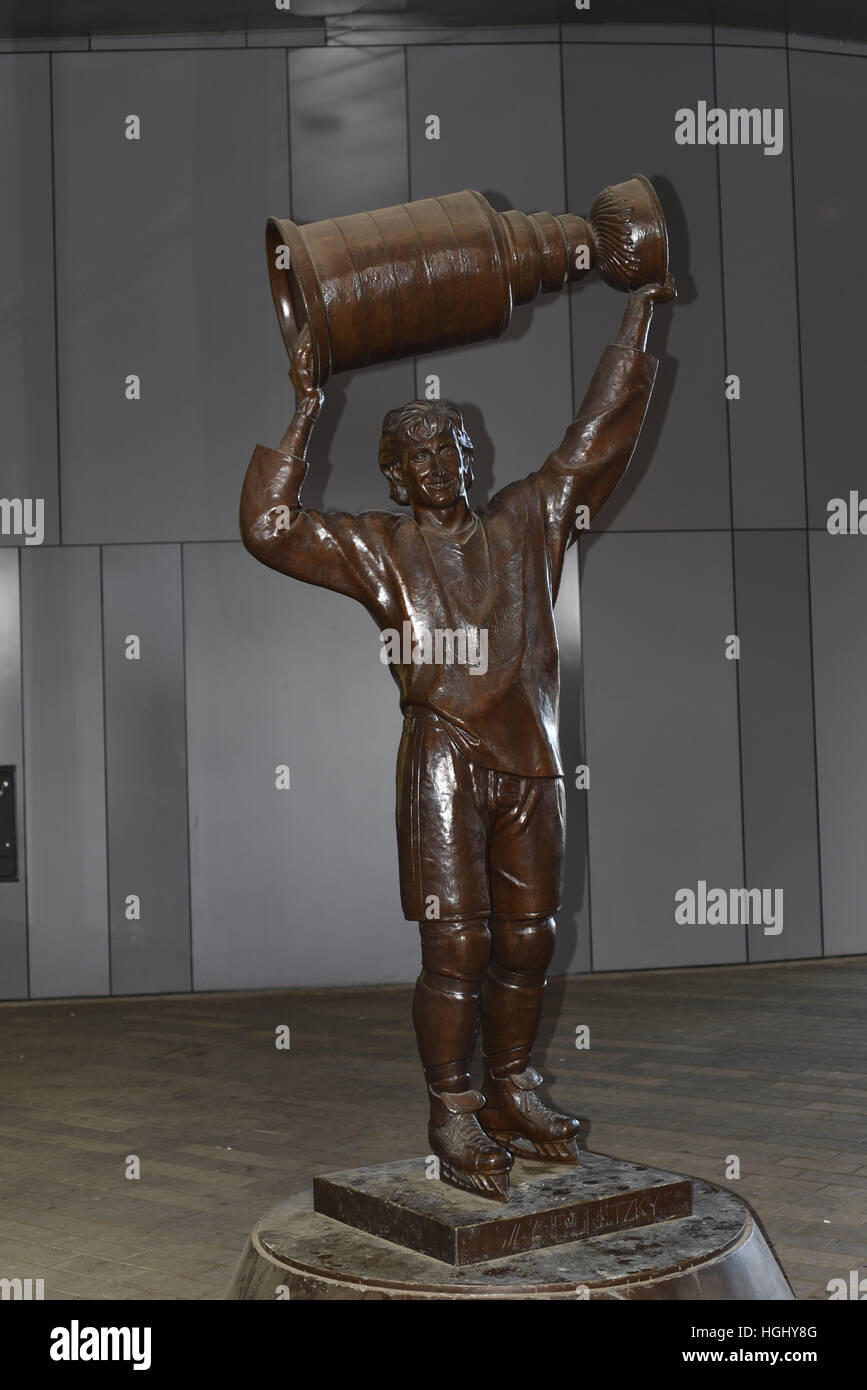 A statue of ice hockey player Wayne Gretzky holding the Stanley Cup outside Rogers Place in Edmonton, Alberta, Canada. Stock Photo