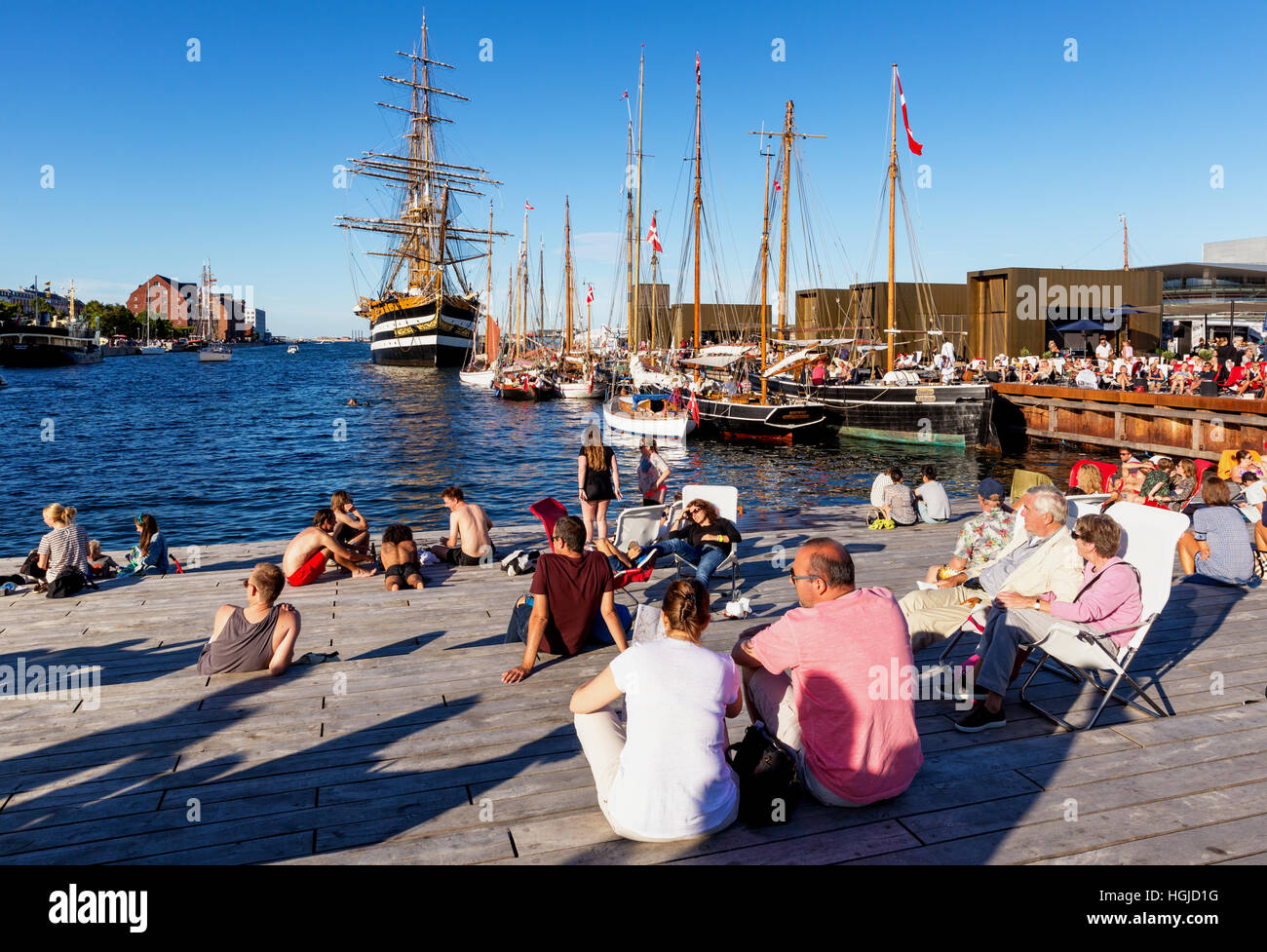 People watching the Italian marine training ship 'Amerigo Vespucci' in Copenhagen harbor, Denmark Stock Photo
