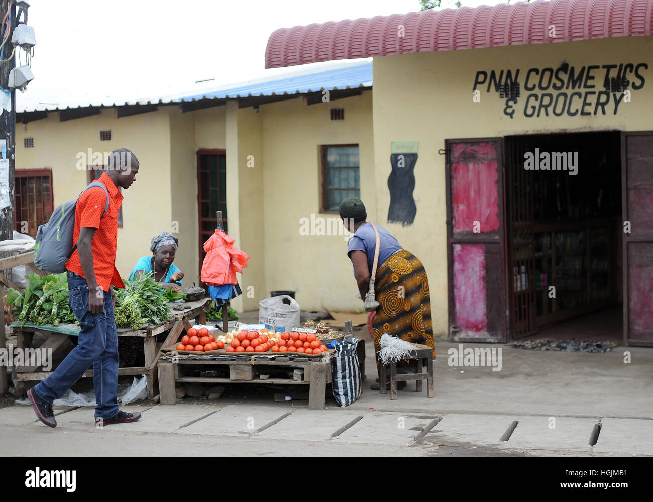 Women sell vegetables in Lusaka, Zambia, 09 March 2016. Photo: Britta Pedersen/dpa-Zentralbild/ZB Stock Photo