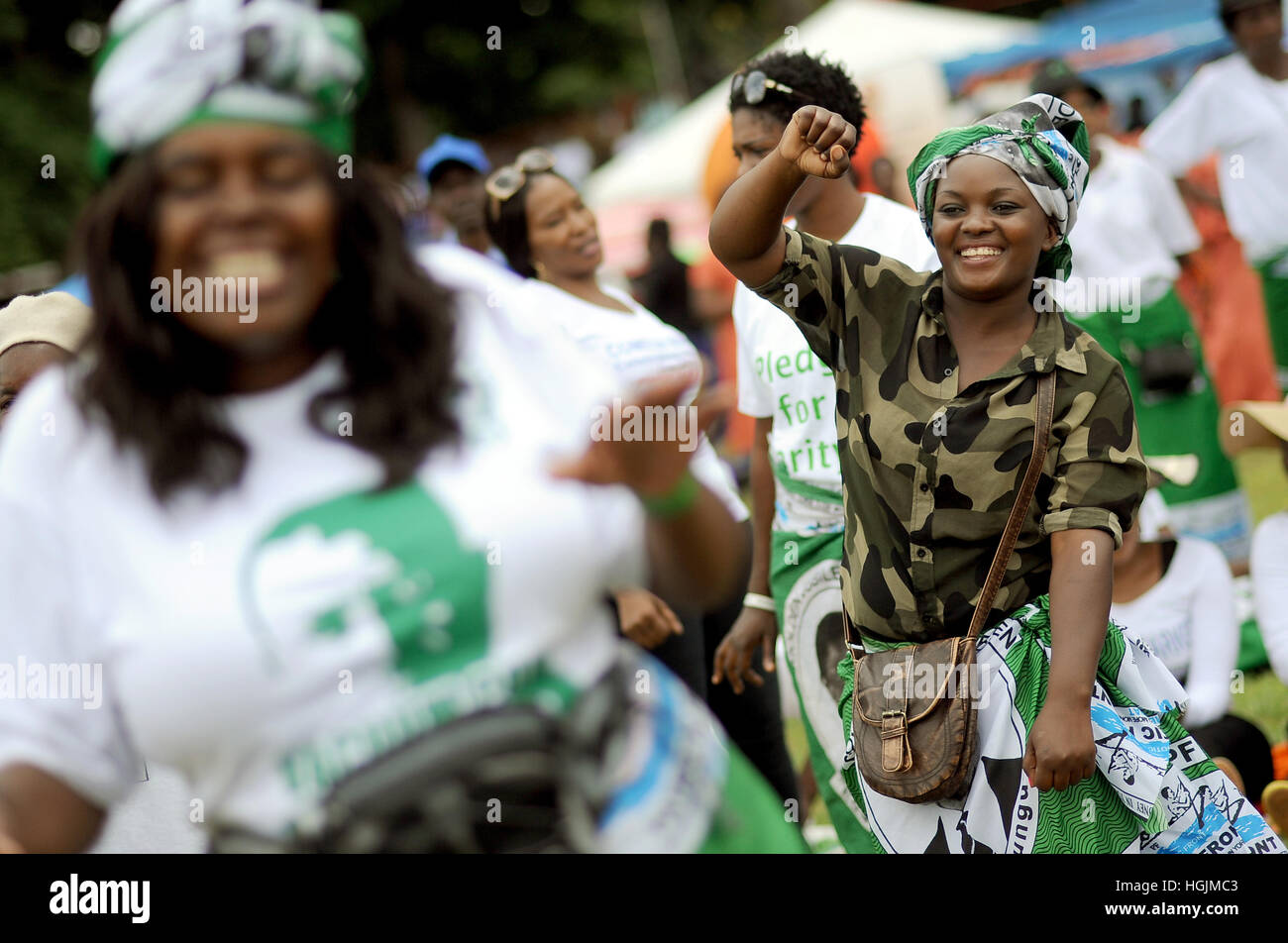 Lusaka, Zambia. 08th Mar, 2016. Women belonging to the Patriotic Front (PF) party celebrake International Women's Day in Lusaka, Zambia, 08 March 2016. Photo: Britta Pedersen/dpa-Zentralbild/ZB/dpa/Alamy Live News Stock Photo