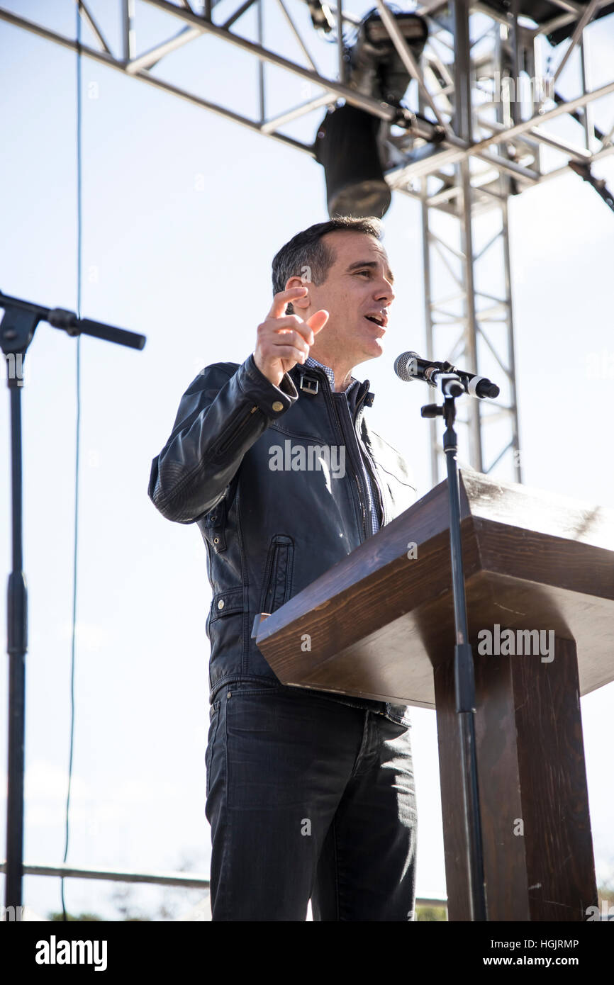 Los Angeles, USA. 21st January, 2017. Los Angeles Mayor Eric Garcetti addresses the crowd in front of Los Angeles City Hall. Thousands of Angelenos gathered in Downtown Los Angeles to march in solidarity with the Women’s March in Washington, DC, protesting Donald Trump’s policies and rhtetoric. Credit: Andie Mills/Alamy Live News Stock Photo