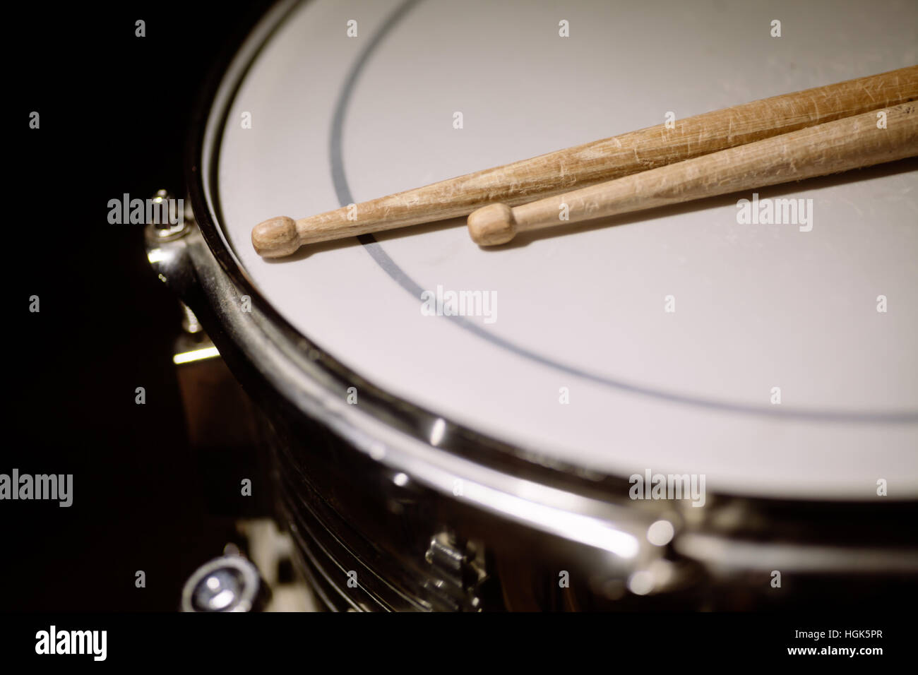 A snare drum and a pair of drumsticks Stock Photo Alamy