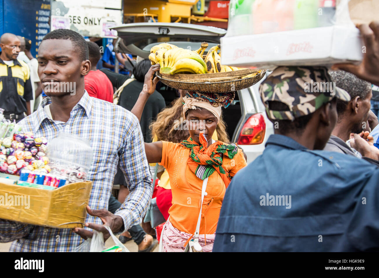 Hawkers at the bus terminal in Lusaka, Zambai Stock Photo