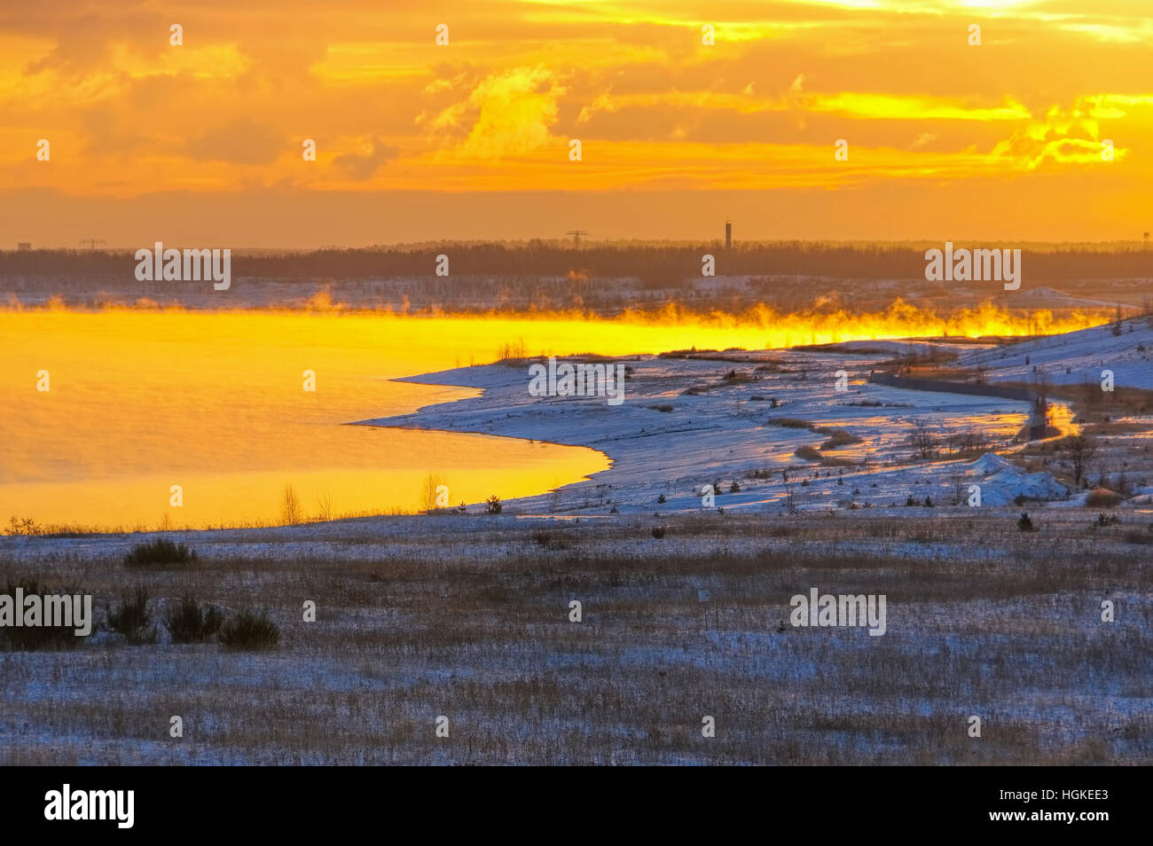 Grossraeschen See Sonnenaufgang im Winter - Grossraeschen lake sunrise in winter, Lusatian Lake District Stock Photo