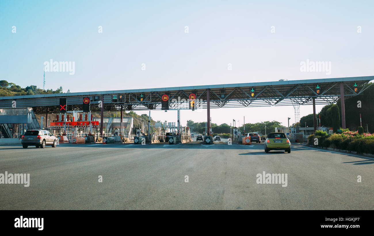 Toll booth line hi-res stock photography and images - Alamy