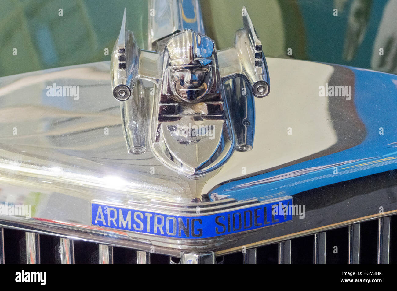 Armstrong Siddeley 1955 345 Sapphire Car Chrome Radiator Grille and Sphinx Mascot, UK Stock Photo