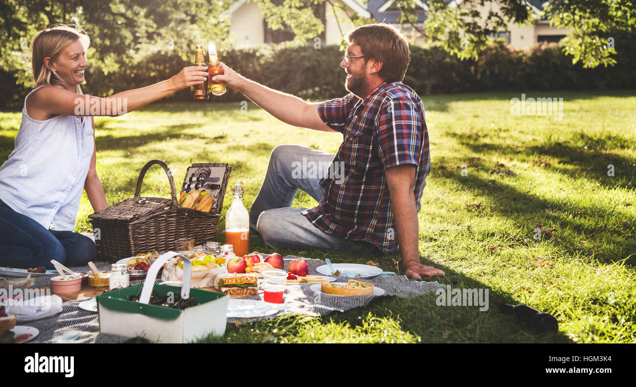 state and explain 2 methods of dating rocks and fossils