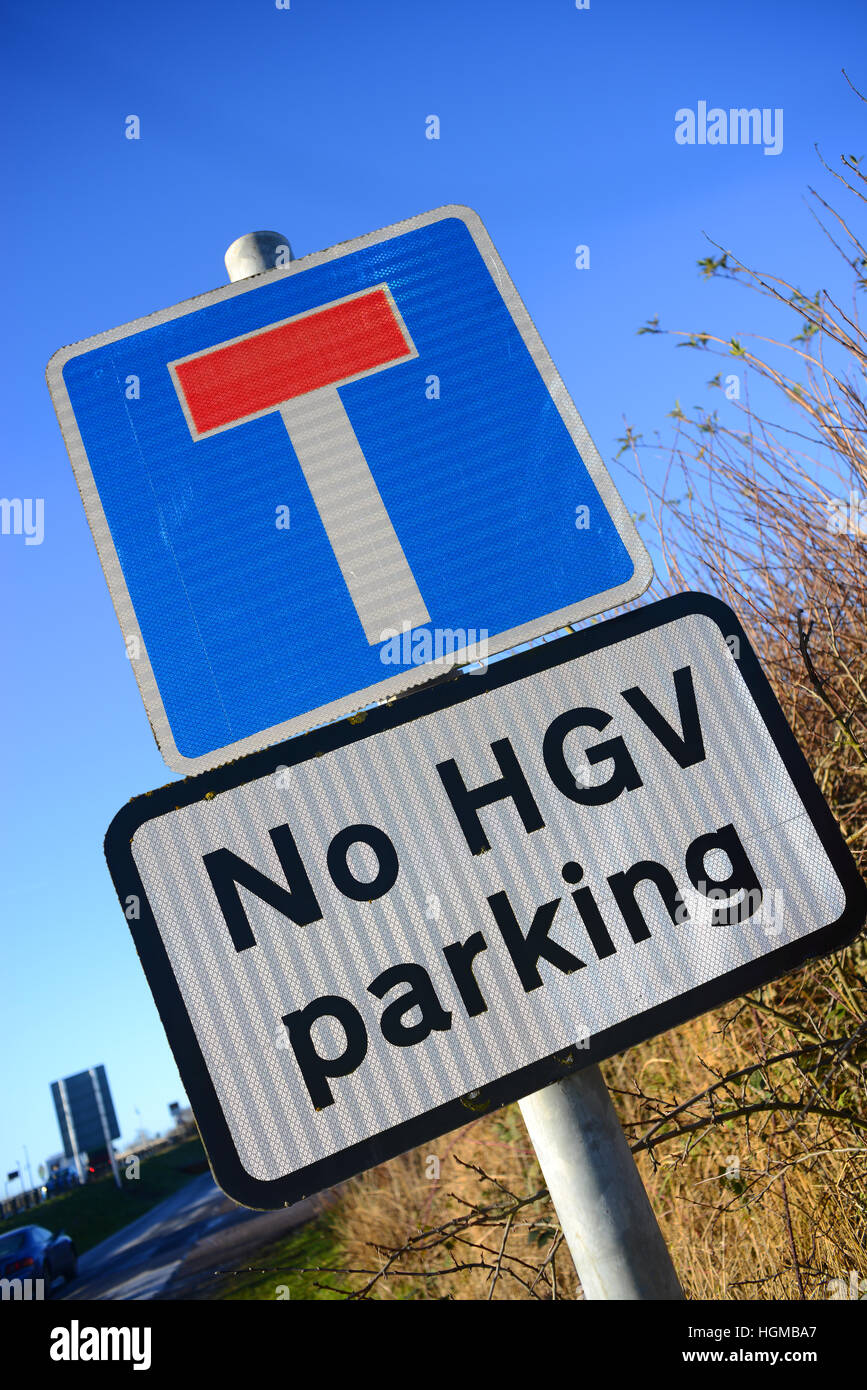 warning sign no hgv parking on end of road ahead howden yorkshire uk Stock Photo