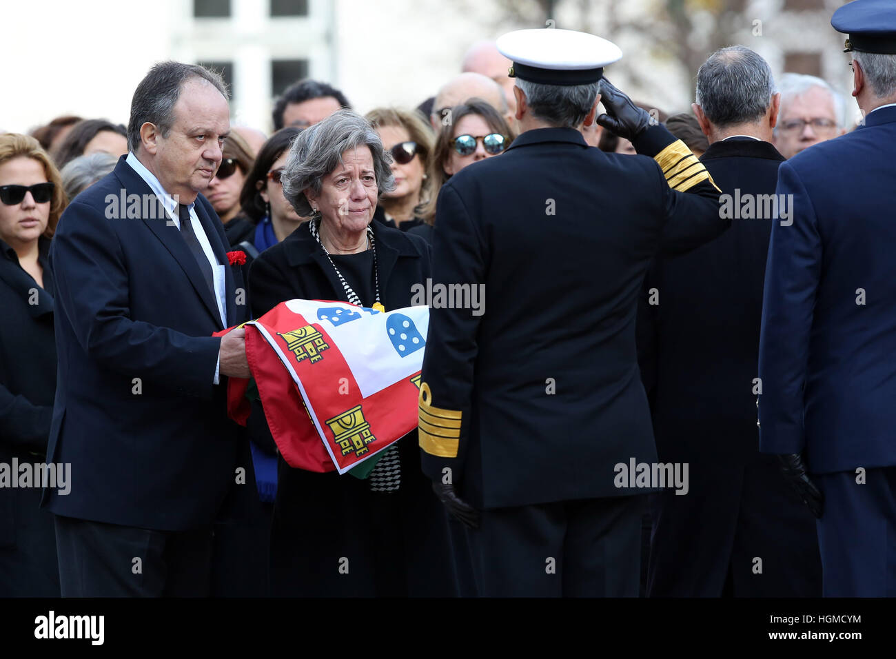 Lisbon, Portugal. 10th Jan, 2017. Portugal's President Marcelo Rebelo de Sousa (unseen) delivers the Portugal's coffin flag to the son Jo''¹o Soares (L ) and daughter Isabel Soares (C ) during the Funeral Ceremony of the late former Portuguese President Mario Soares at the Prazeres cemetery in Lisbon, on January 10, 2017. The founder of Portugal's Socialist Party, who served as president from 1986-96, died in hospital on January 7, 2017. Credit: ZUMA Press, Inc./Alamy Live News Stock Photo