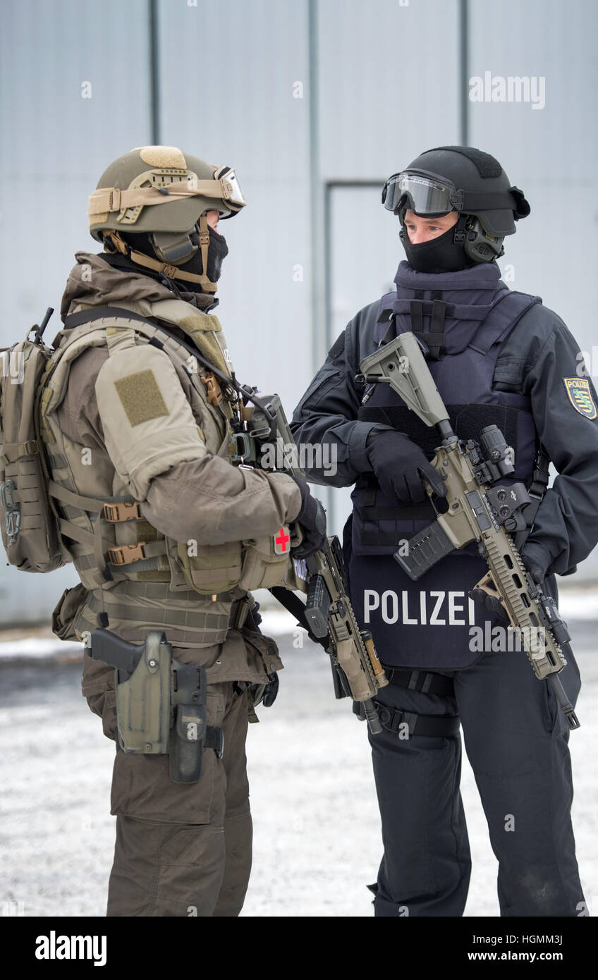Dresden, Germany. 11th Jan, 2017. Special police units