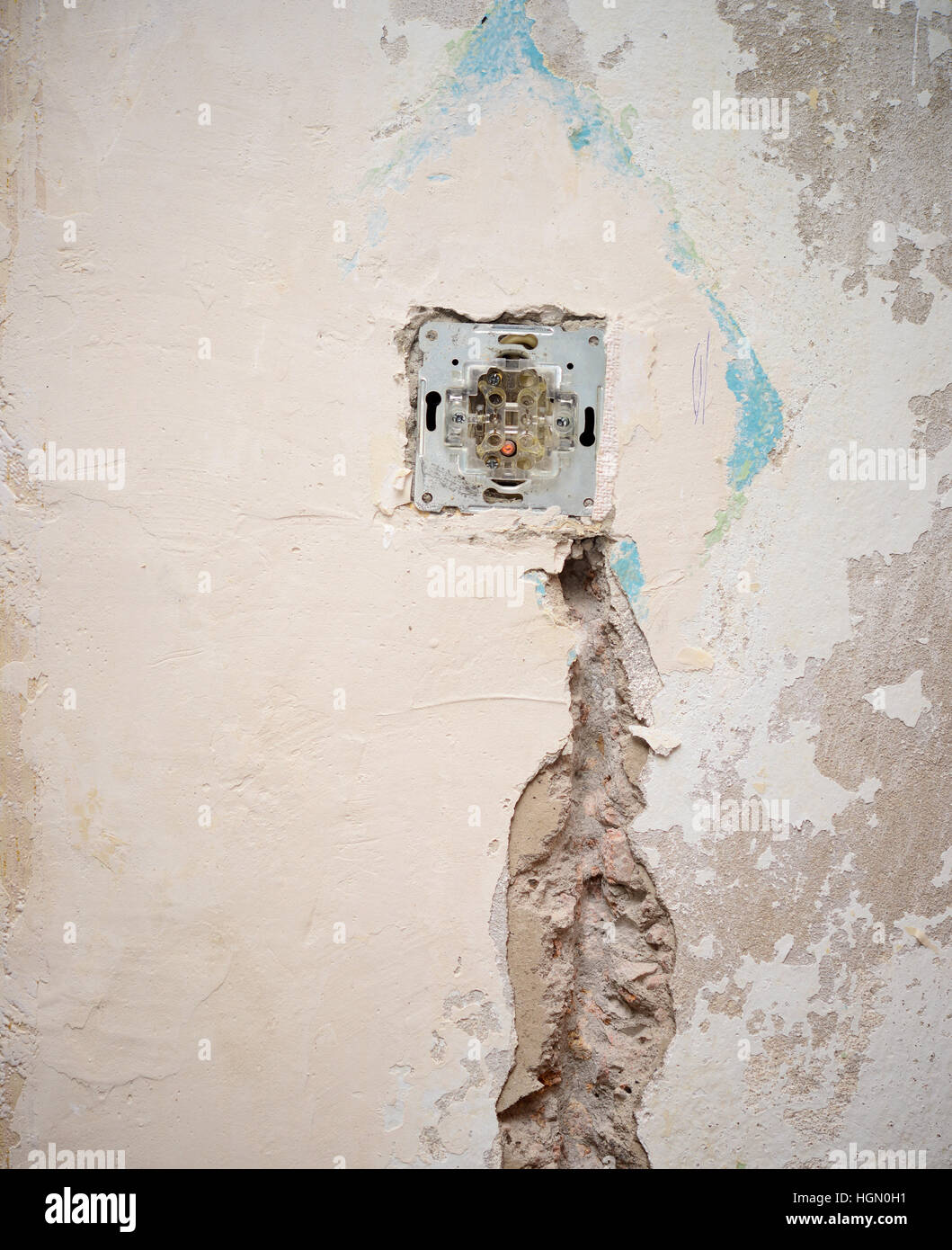 Damaged electrical cord hi-res stock photography and images - Alamy