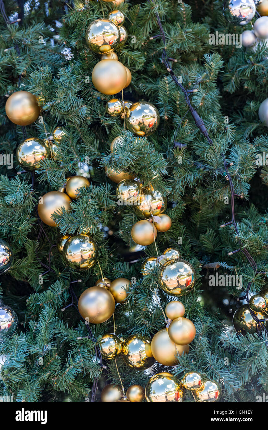 Glitter christmas baubles hi-res stock photography and images - Alamy
