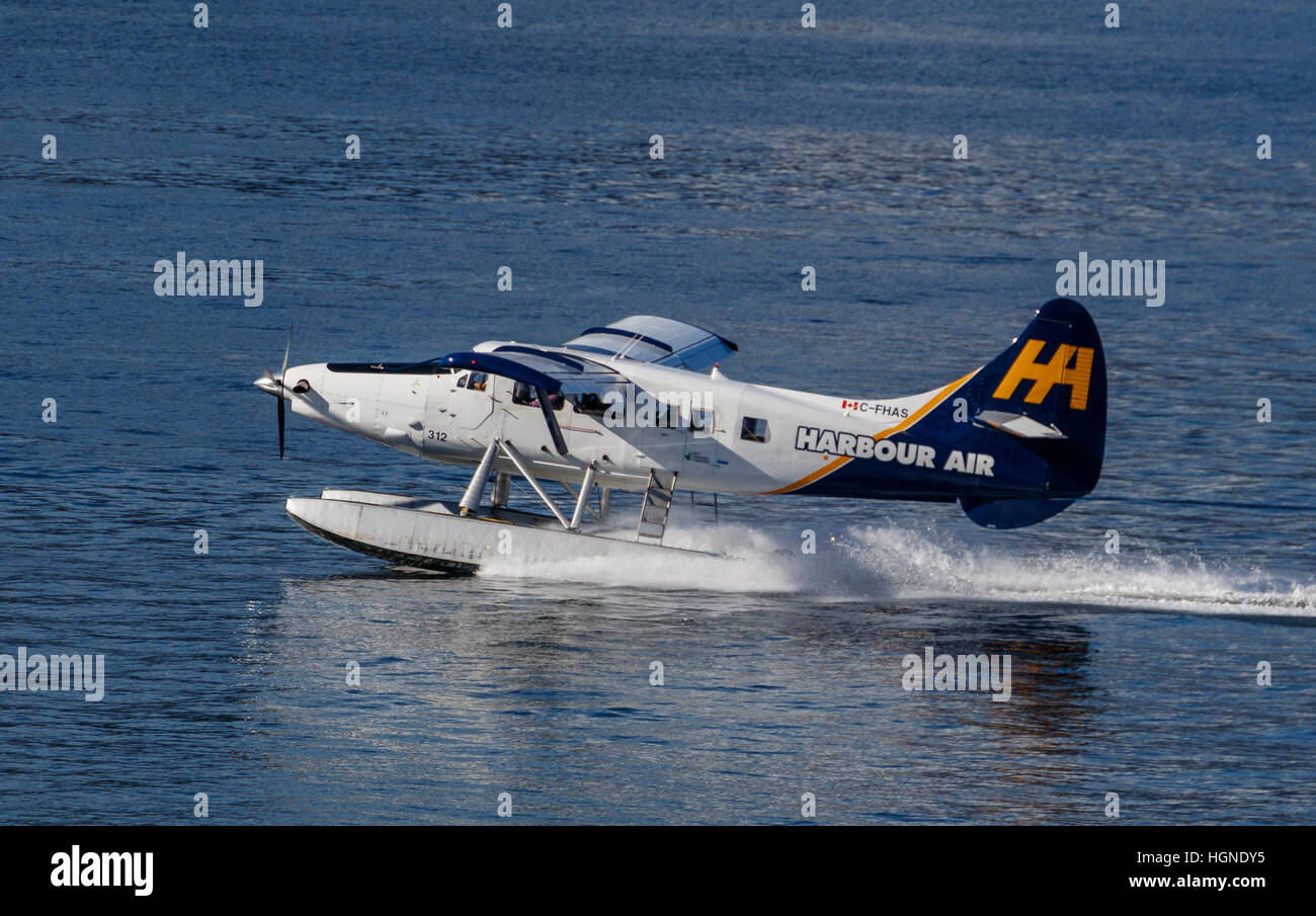A De Havilland Otter Harbour Air seaplane takes off from Vancouver harbour, British Columbia, Canada. Stock Photo