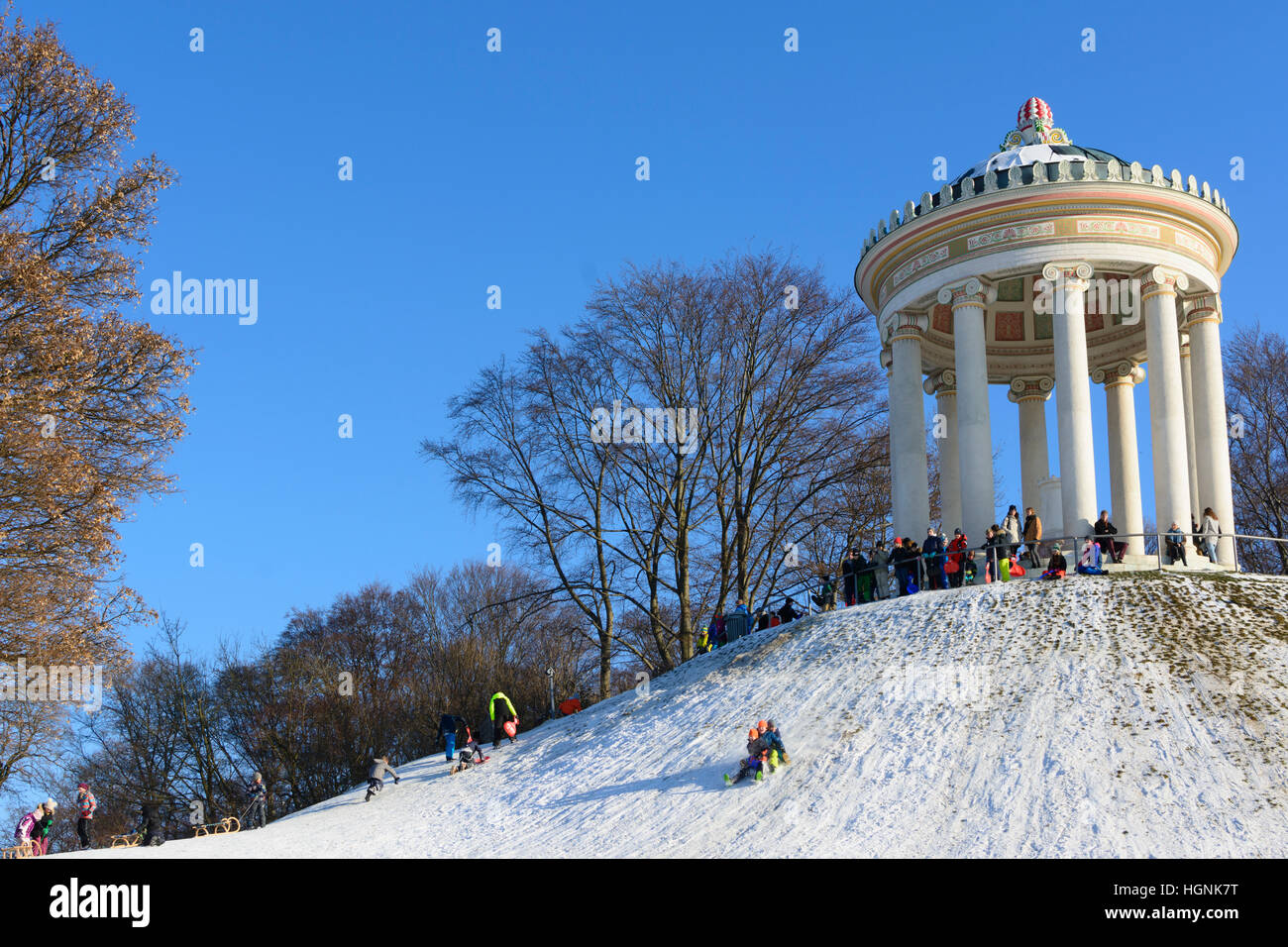 München, Munich: children, kids, sledding, sleigh, sled, sledge, Monopteros in the Englischer Garten (English Garden), Oberbayern, Upper Bavaria, Baye Stock Photo