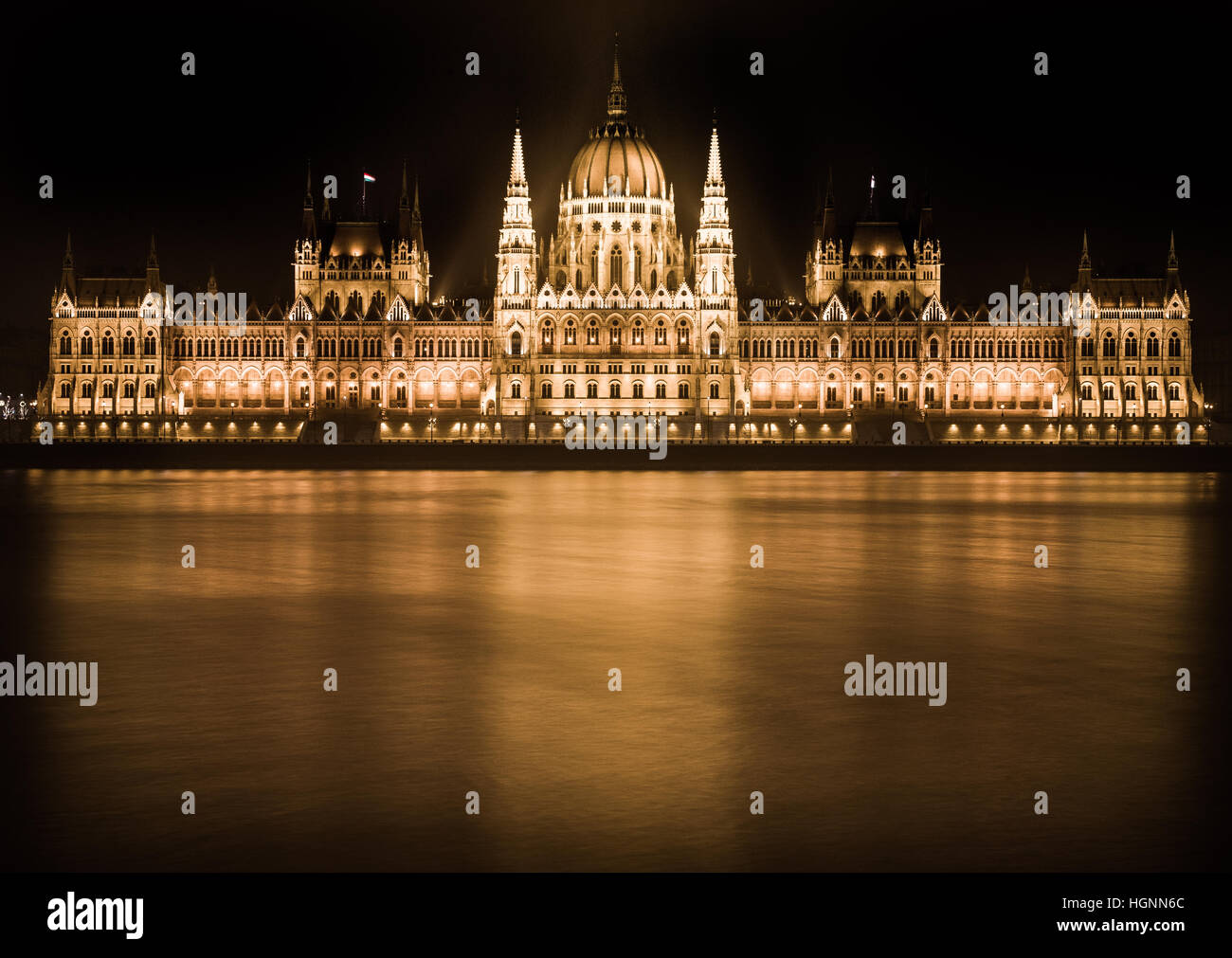 Night view parliament budapest hungary hi-res stock photography and ...