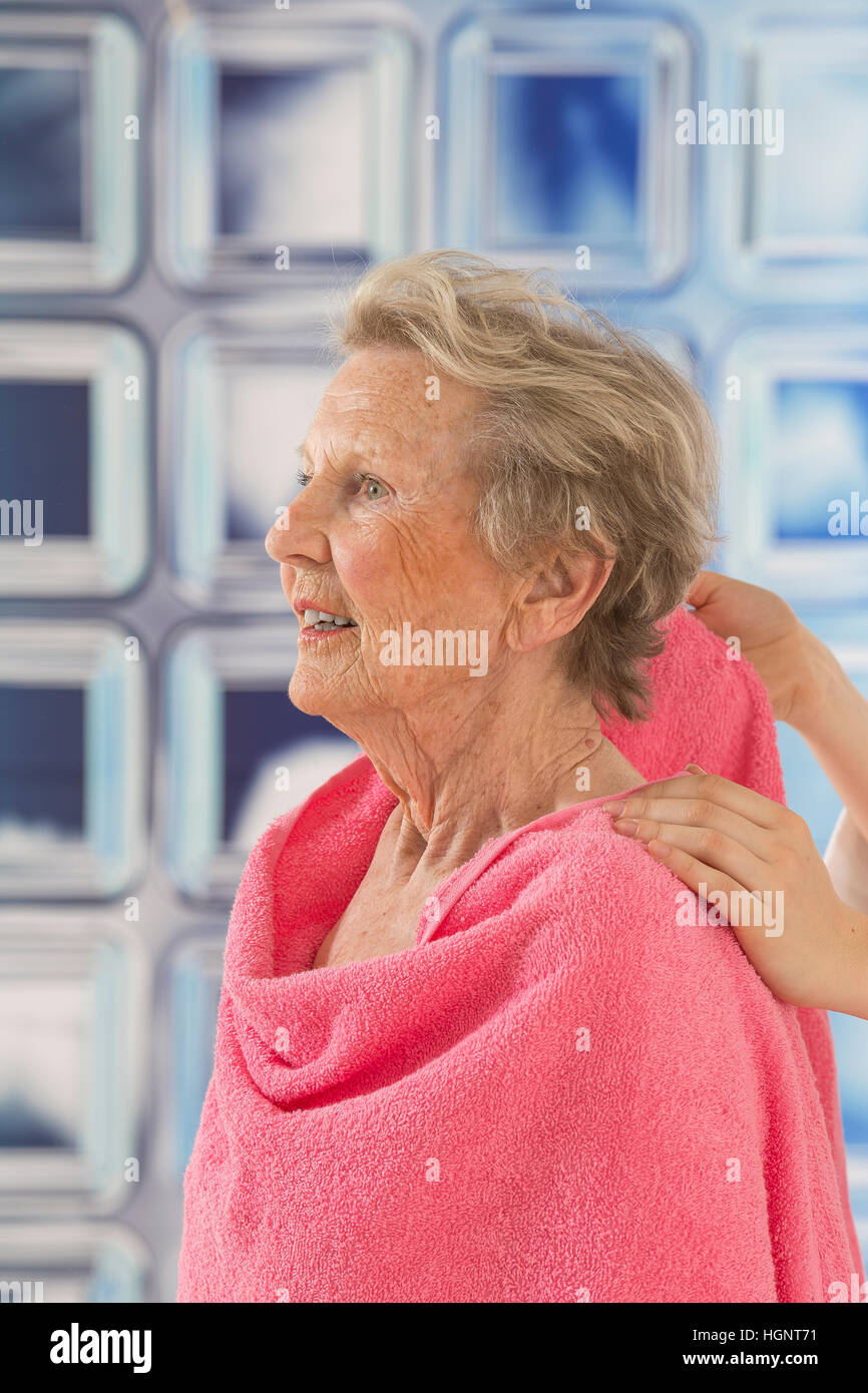 Mature Woman Shower Wash Hi Res Stock Photography And Images Alamy