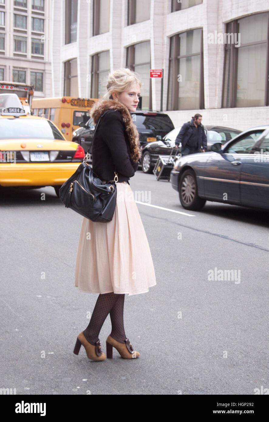 New york society woman hi-res stock photography and images - Alamy