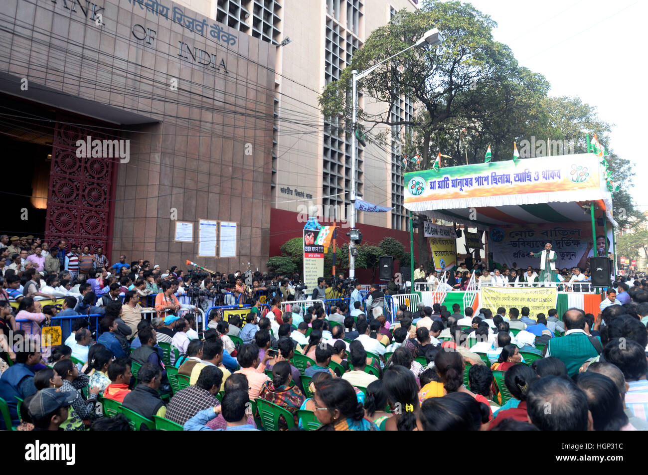 Kolkata, India. 11th Jan, 2017. Chief Minister Mamata Banerjee address T.M.C activist in last day of three days dharna or sit in in front of R.B.I. Kolkata office. The Trinamool Congress has been sitting on a dharna or sit-in infront of Reserve Bank of India from Monday protesting against the demonetization of Rs. 500 and Rs.1000 bank note. © Saikat Paul/Pacific Press/Alamy Live News Stock Photo