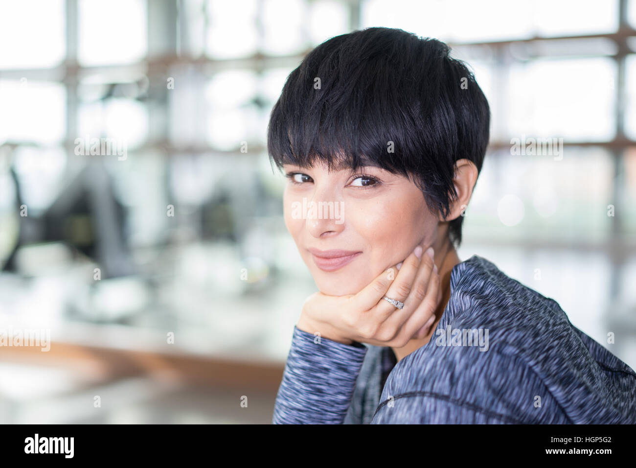 Beautiful young woman gym athletic sporty style Stock Photo - Alamy