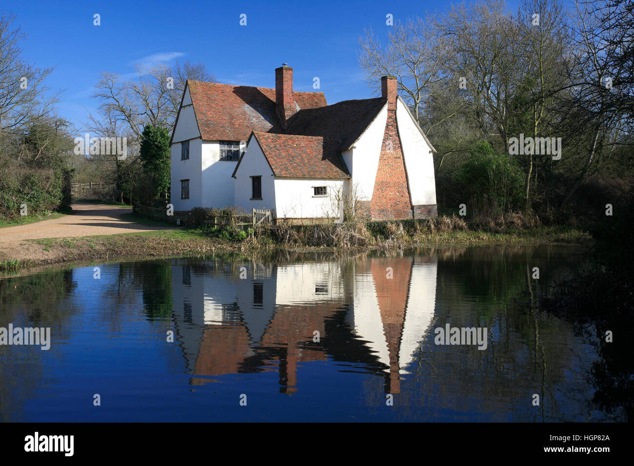 Willy Lotts Cottage, river Stour, Flatford Mill, Suffolk County, England Famous for use in John Constables painting The Hay Wain Stock Photo