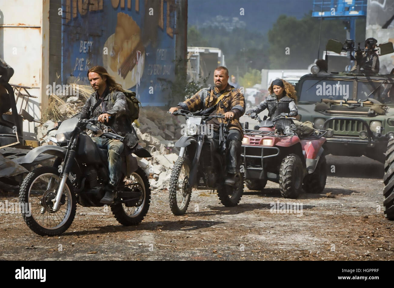FALLING SKIES DreamWorks TV  series with from left: Colin Cunningham, Brad Kelly, Luciana Carro Stock Photo