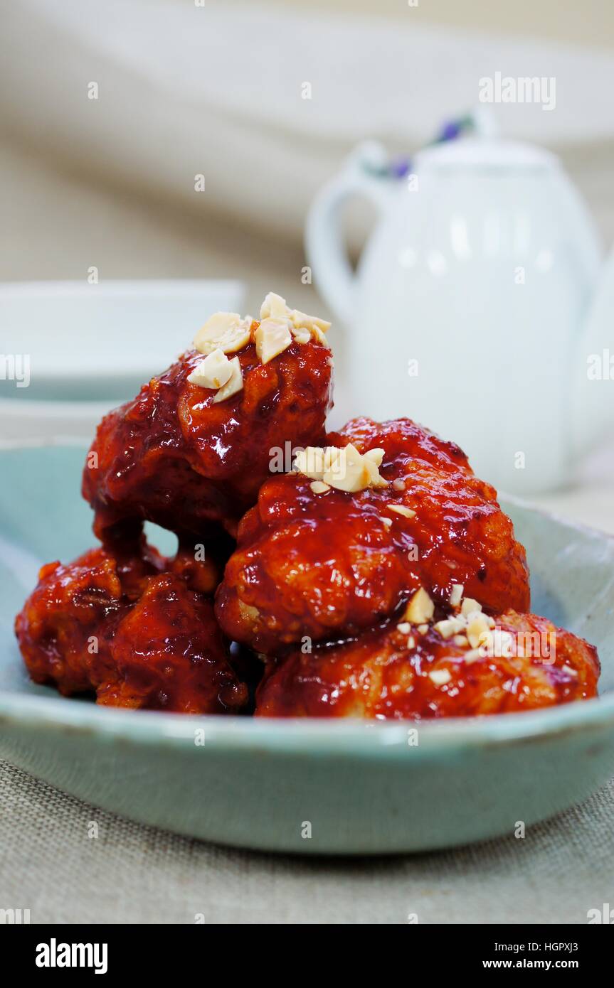 Korean Sweet and Sour Chicken (Dakgangjeong Stock Photo Alamy
