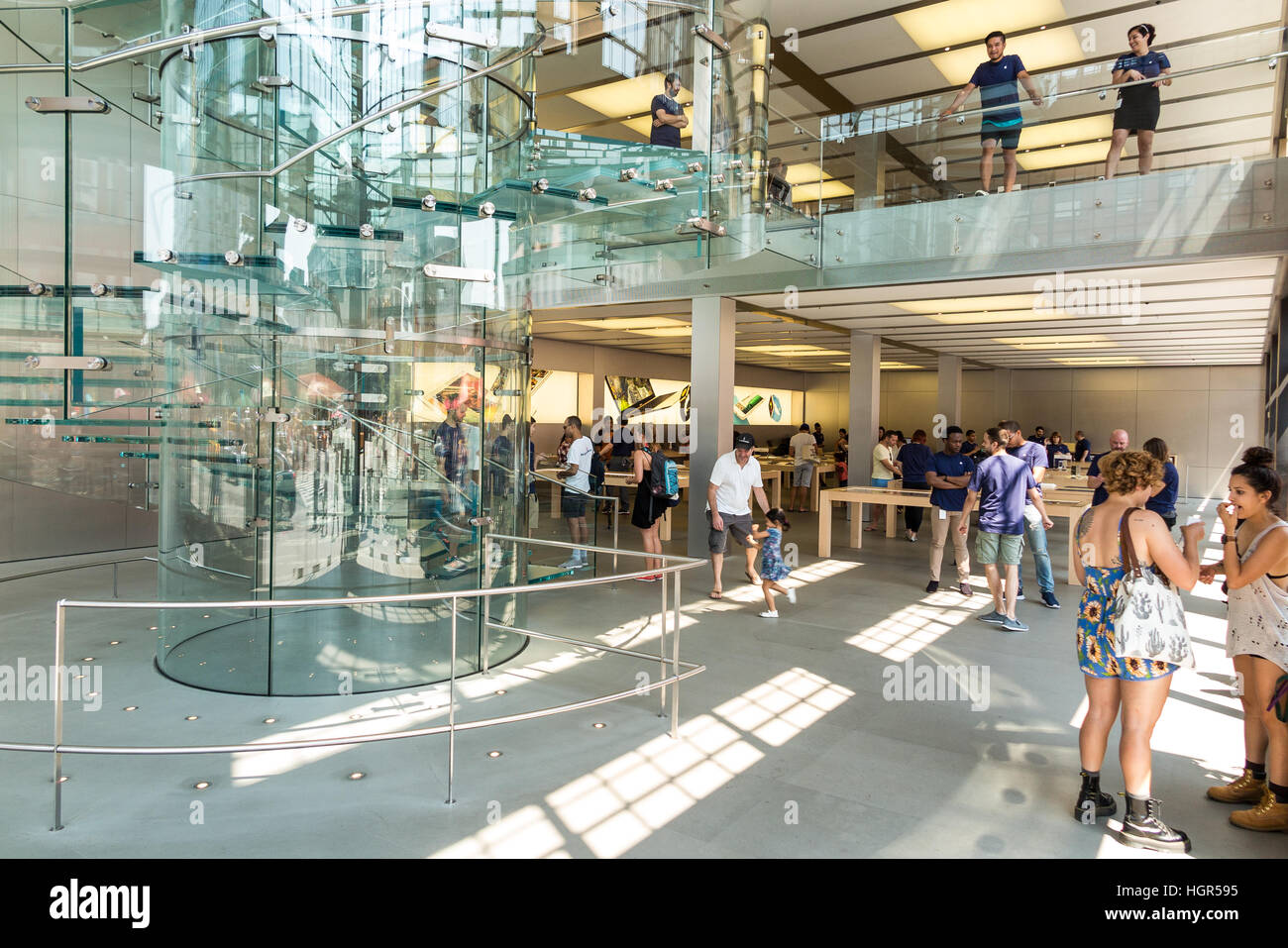 Inside Apple Store, Shopping in New York City, USA – Stock Editorial Photo  © Vividrange #101539698