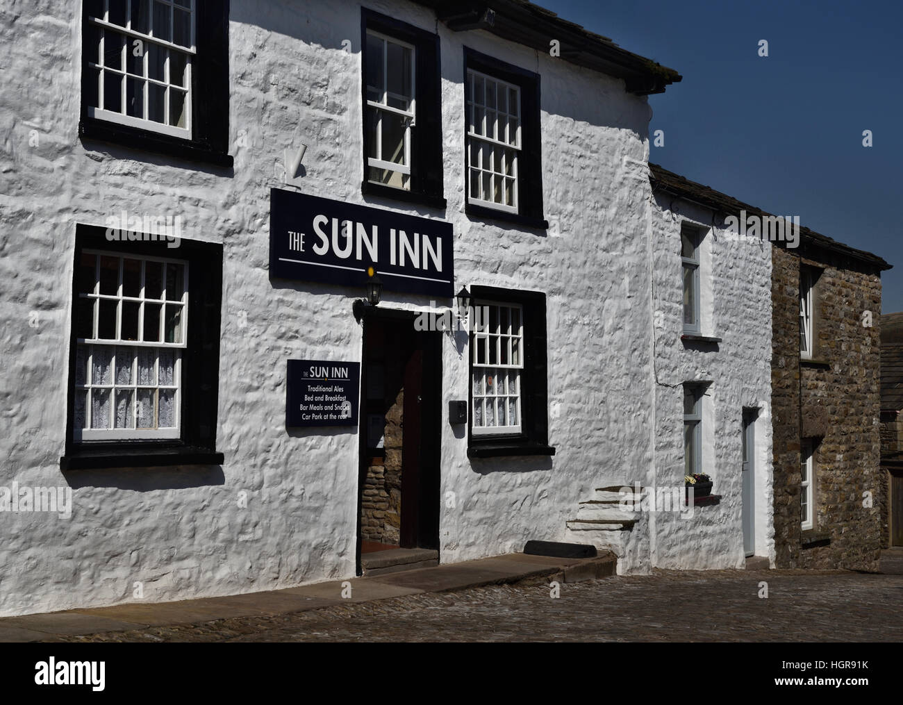 Sun Inn public house, cobbled Main Street, Dent village, Cumbria, Yorkshire Dales National Park, England, UK. Stock Photo