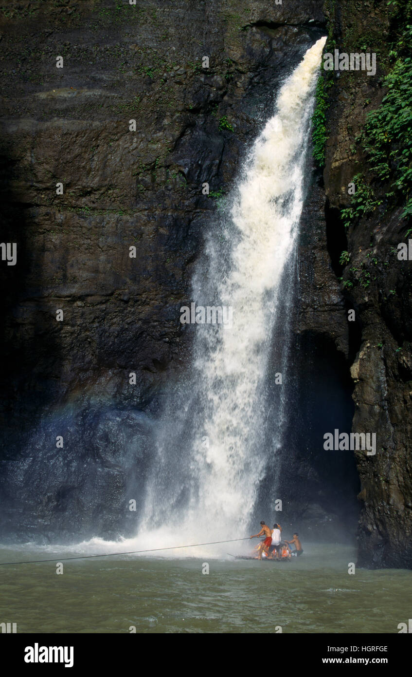 Raft Made Of Logs Going Under Waterfall, Pagsanjan, Philippines Stock Photo