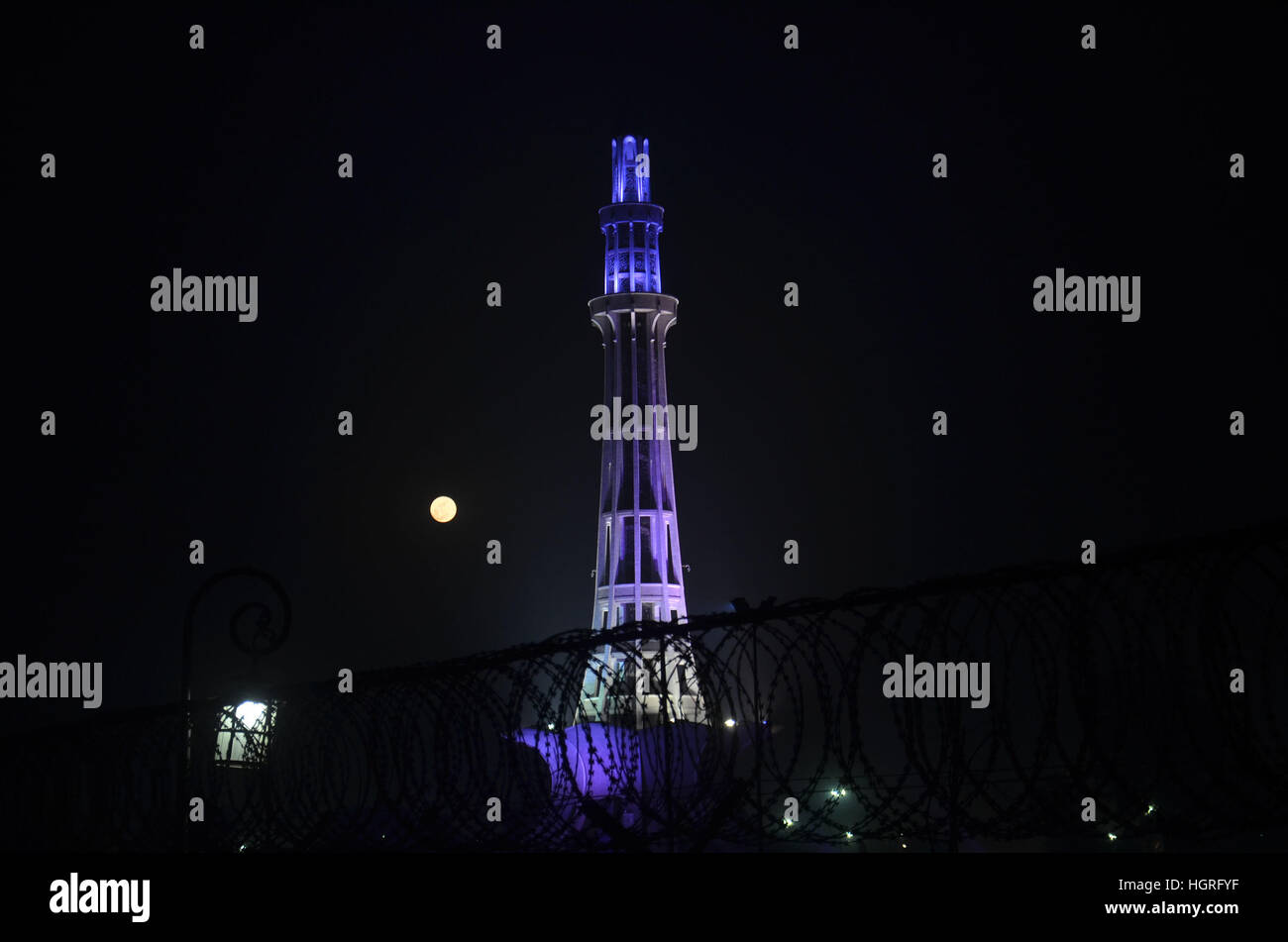 Lahore, Pakistan. 12th Jan, 2017. An attractive view of the full moon