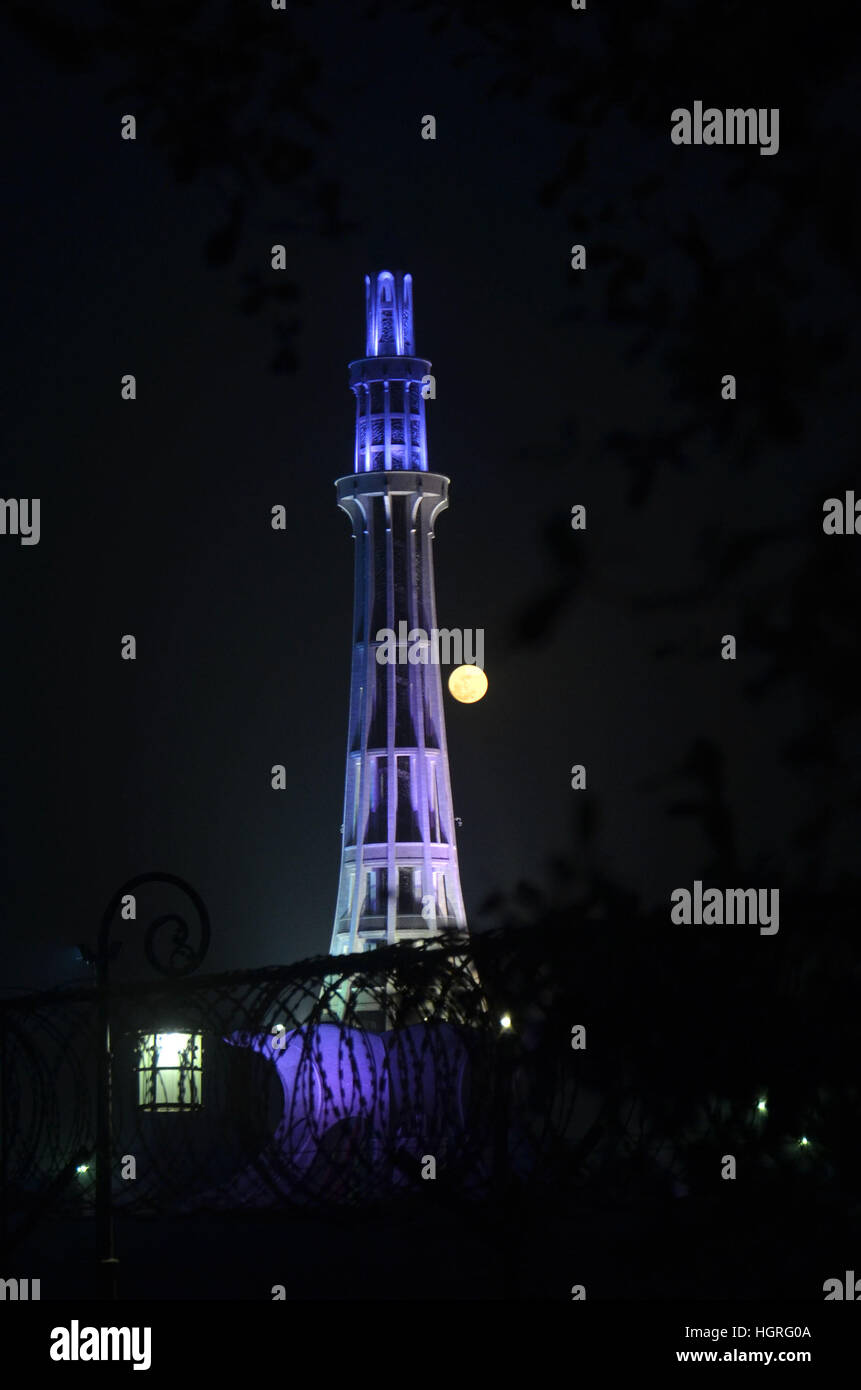 Lahore, Pakistan. 12th Jan, 2017. An attractive view of the full moon