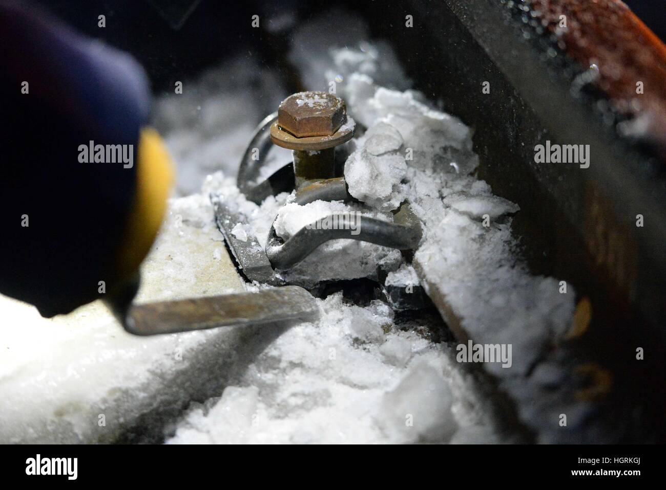 Harbin China 12th Jan 2017 A Lineman From Harbin Railway Bureau Stock Photo Alamy