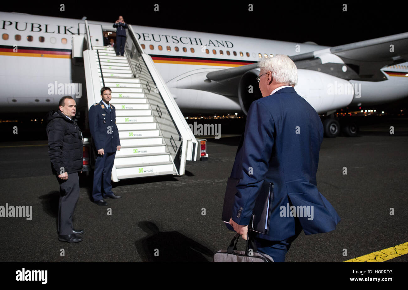 Airport boarding zones hires stock photography and images Alamy