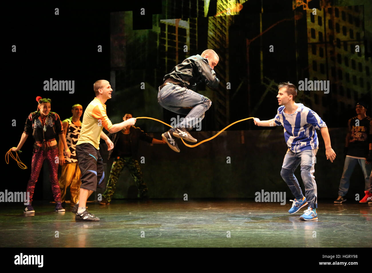 Sydney, Australia. 13 January 2017. Running from 12-22 January, Circus City is a dynamic celebration of circus at Riverside Theatres and Prince Alfred Square park in Parramatta for the Sydney Festival. Pictured: Australian exclusive of ‘iD’ by Cirque Éloize, Canada, a high-energy blend of circus arts and urban dance featuring fifteen acrobats, aerialists, hip hop and break dancers. Credit: © Richard Milnes/Alamy Live News Stock Photo