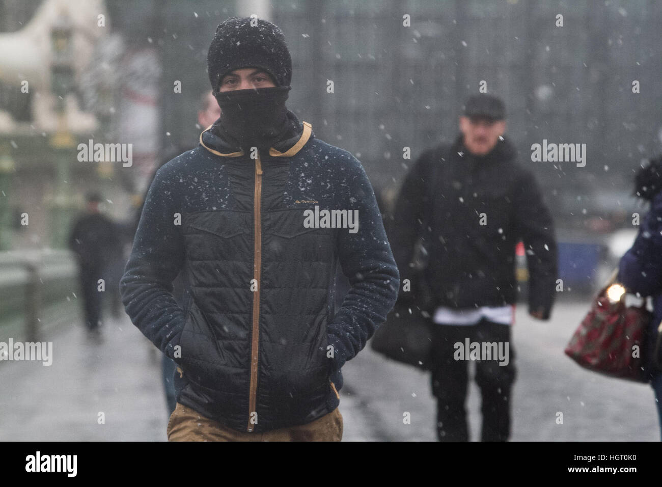 London, UK. 13th Jan, 2017. Pedestrians on Westminster bridge brave the snow and sleet © amer ghazzal/Alamy Live News Stock Photo