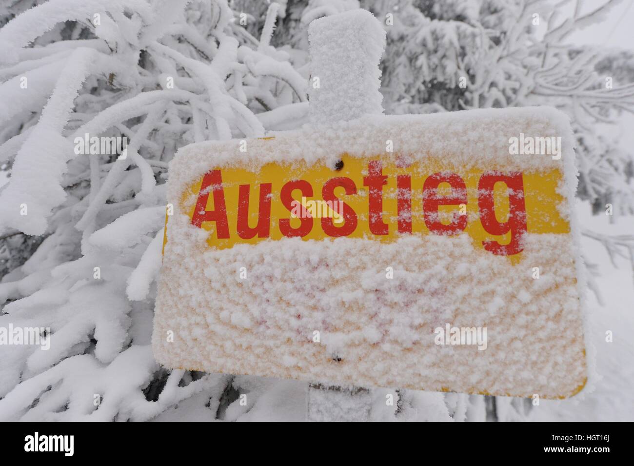Sonnenberg, Germany. 09th Jan, 2017. A snow covered sign that says 'Ausstieg' (german for getting off), Germany, in the Harz mountains, 09. January 2017. Photo: Frank May | usage worldwide/dpa/Alamy Live News Stock Photo