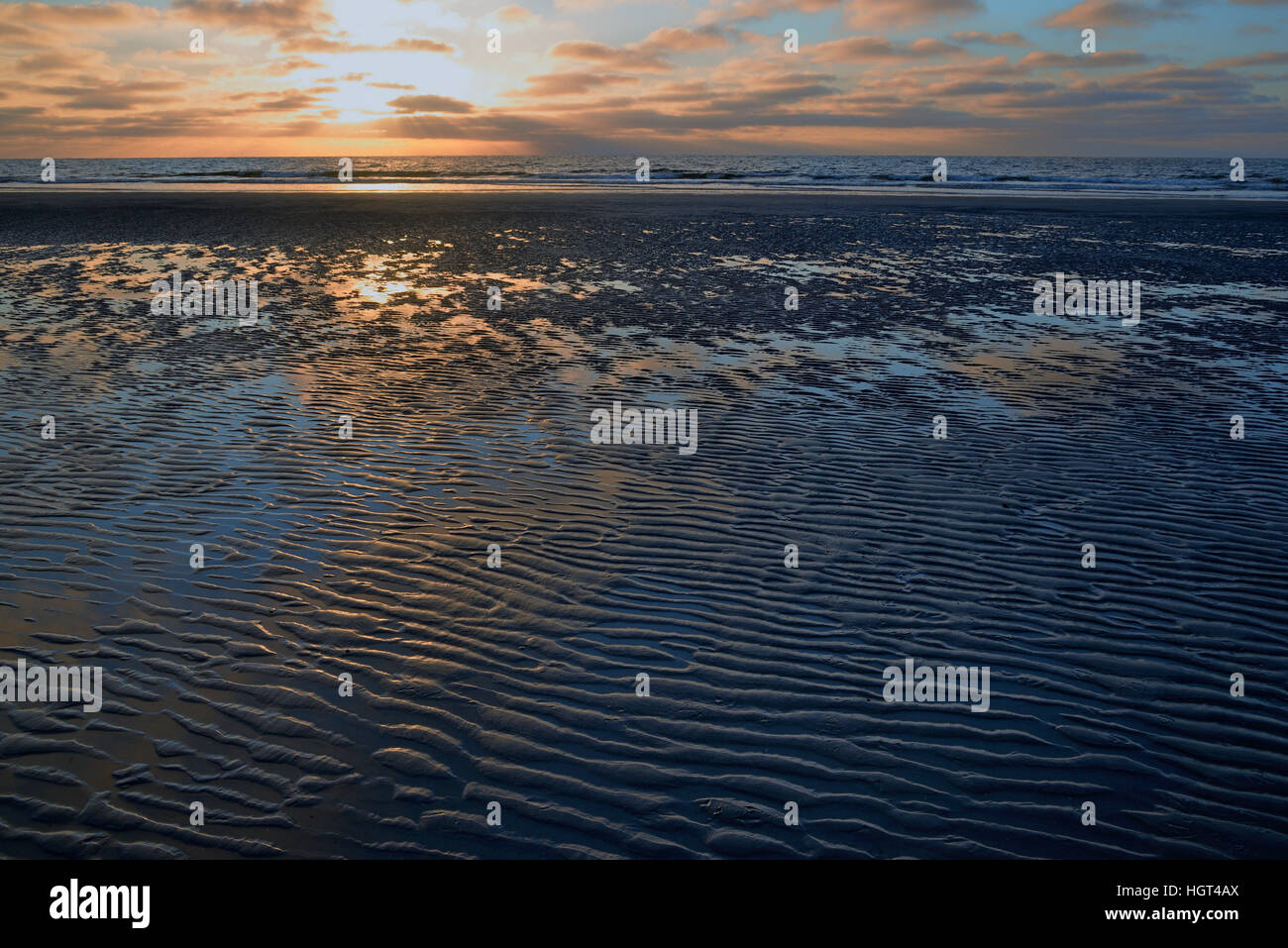 Waves sand ripples hi-res stock photography and images - Alamy