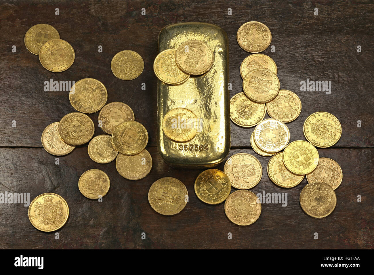 Diamonds and gold bars Stock Photo - Alamy