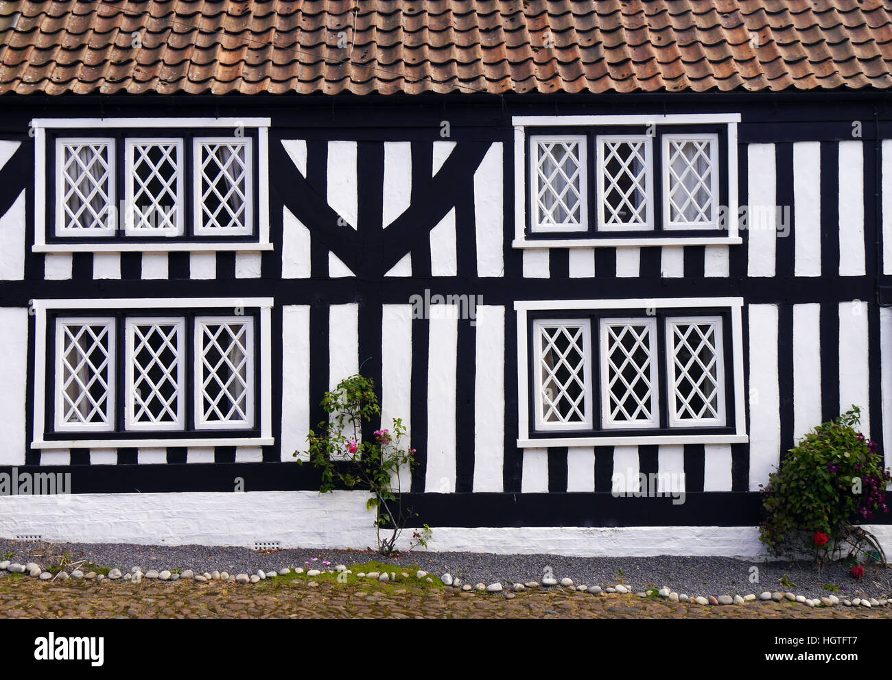 Mock Tudor House High Resolution Stock Photography and Images - Alamy
