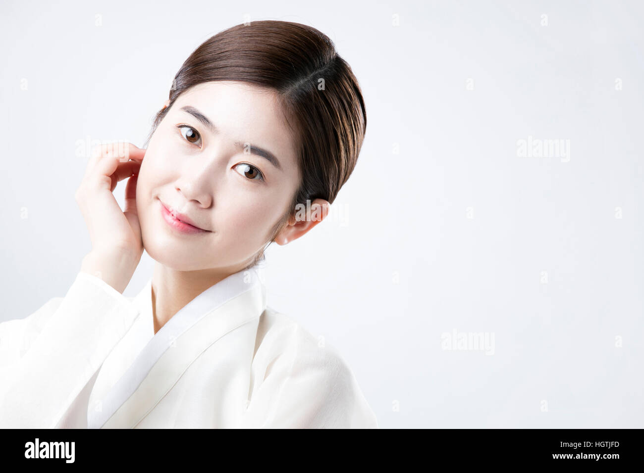 Portrait of young woman in traditional Korean clothes posing Stock ...