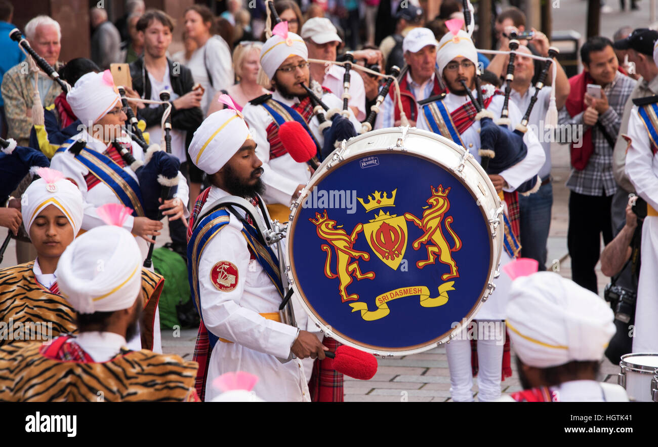 Members of  the Sri Dasmesh Pipe Band of  Malaysian performing in Glasgow. Stock Photo
