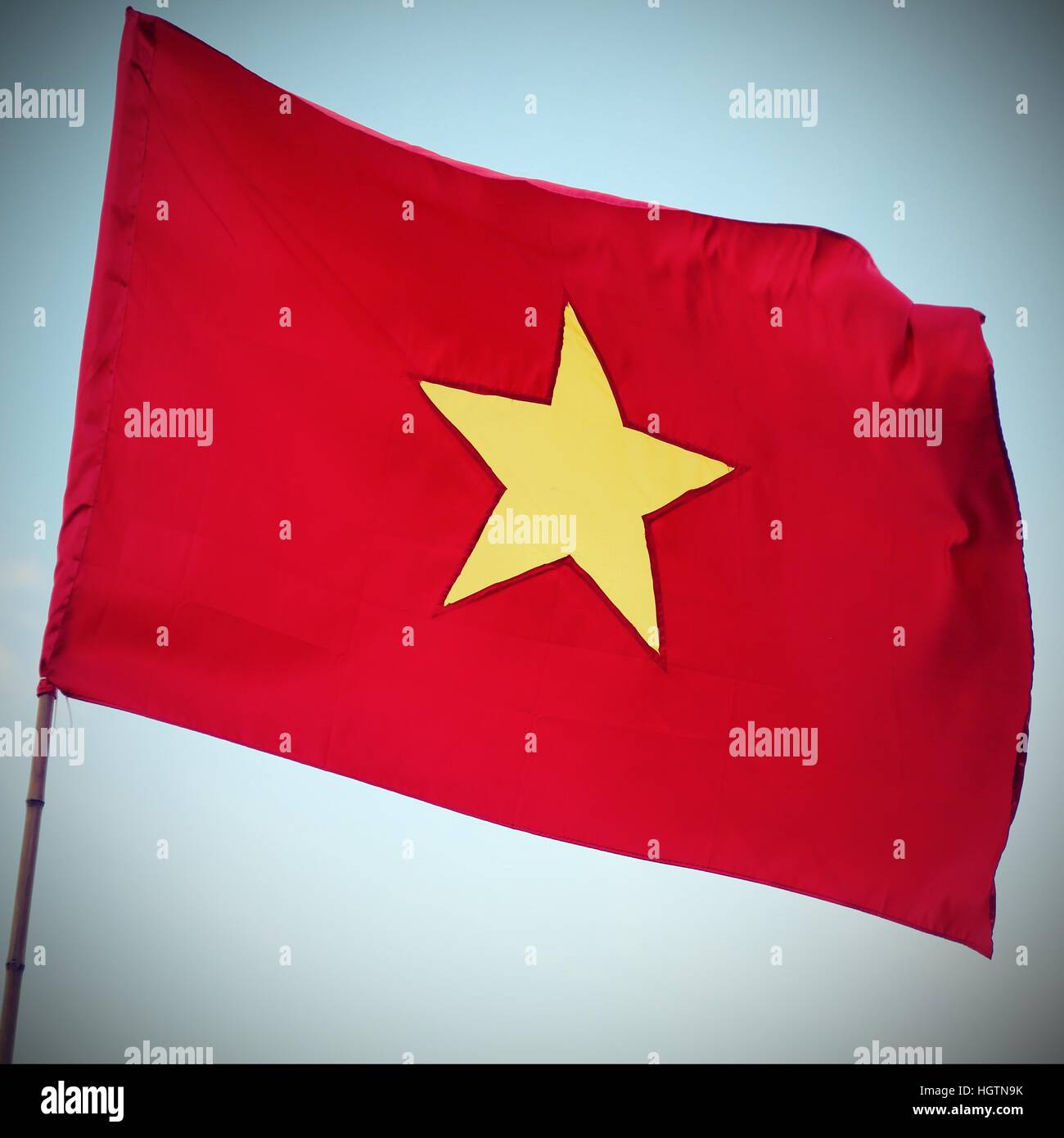 Forurenet Smigre mulighed Red flag and yellow star hi-res stock photography and images - Alamy
