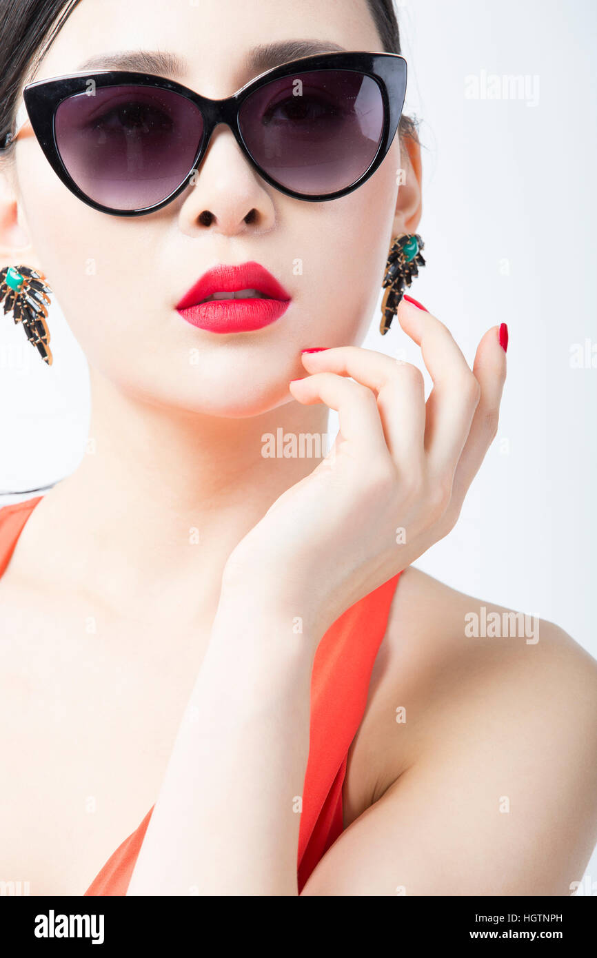 Portrait of young woman in sunglasses Stock Photo - Alamy