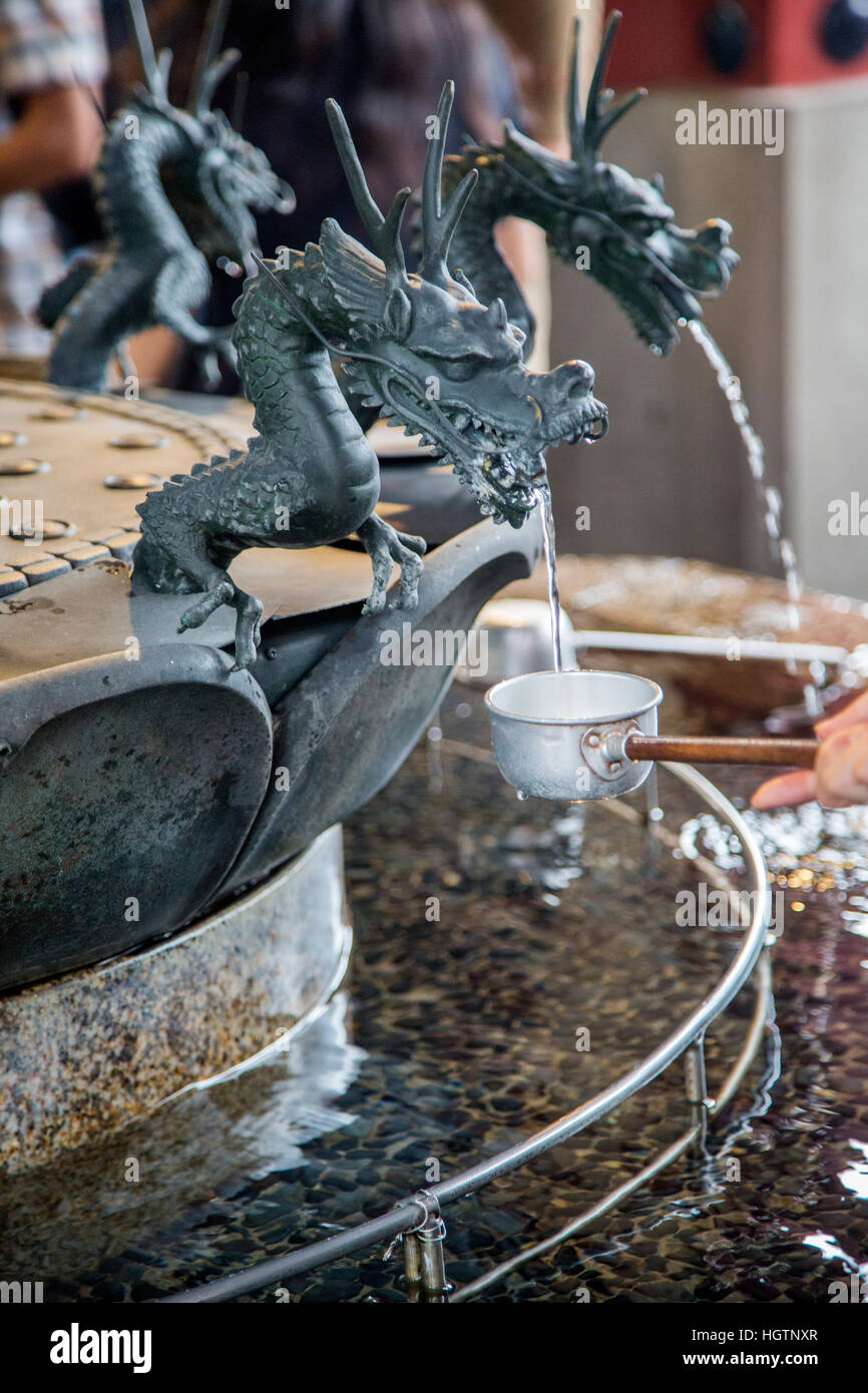 Fountain in japanese temple tokyo hires stock photography and images