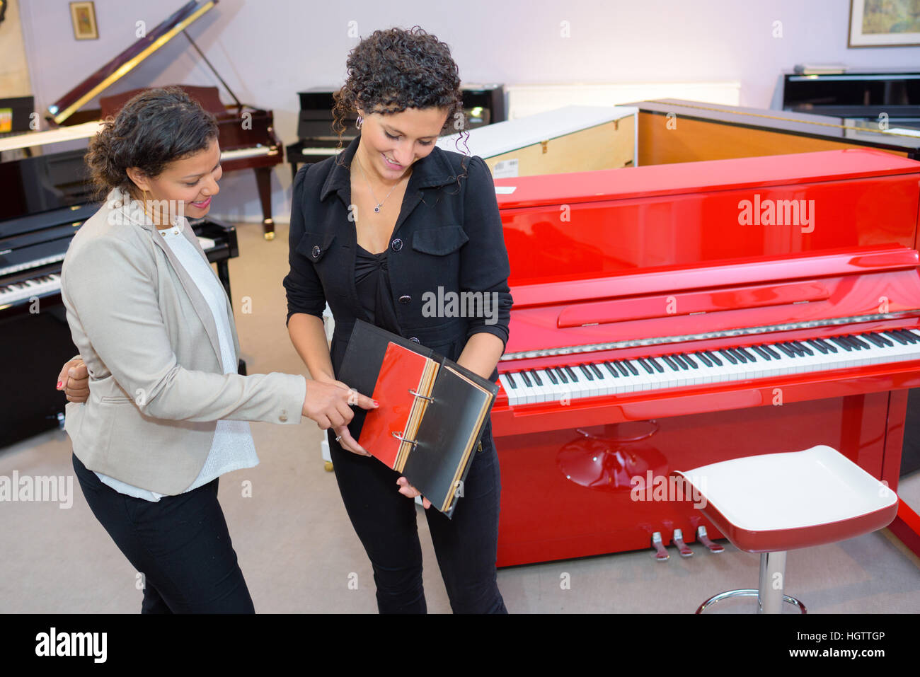 Comparing color hi-res stock photography and images - Alamy