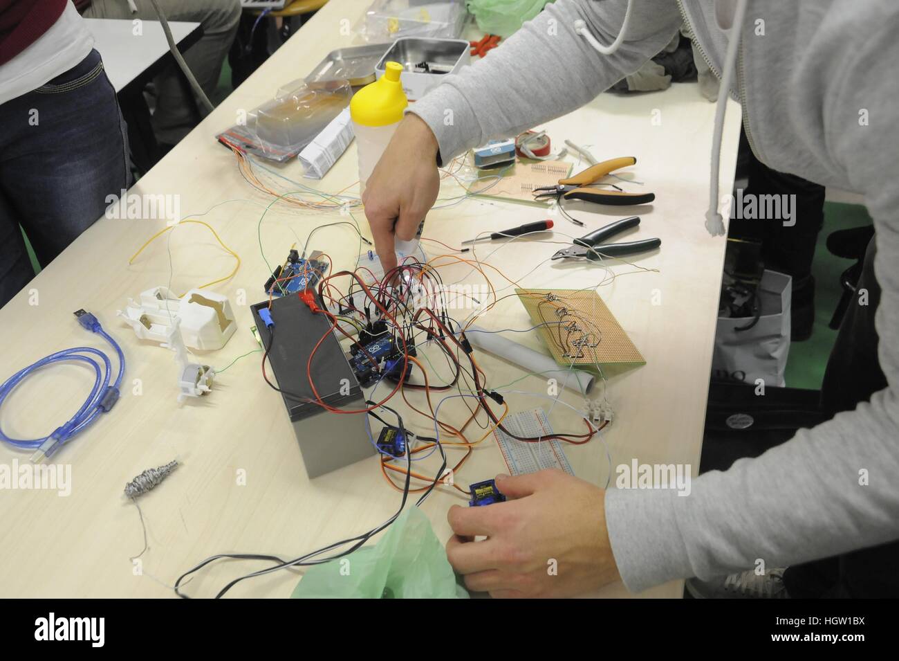 Laboratory workbench hi-res stock photography and images - Alamy