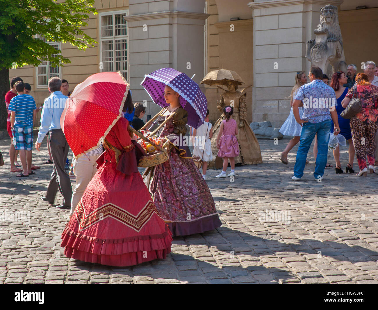 Medieval dresses hi-res stock photography and images - Alamy